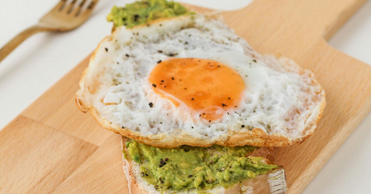 Toast Awokado z Jajkiem - Przepis na Sycące Śniadanie